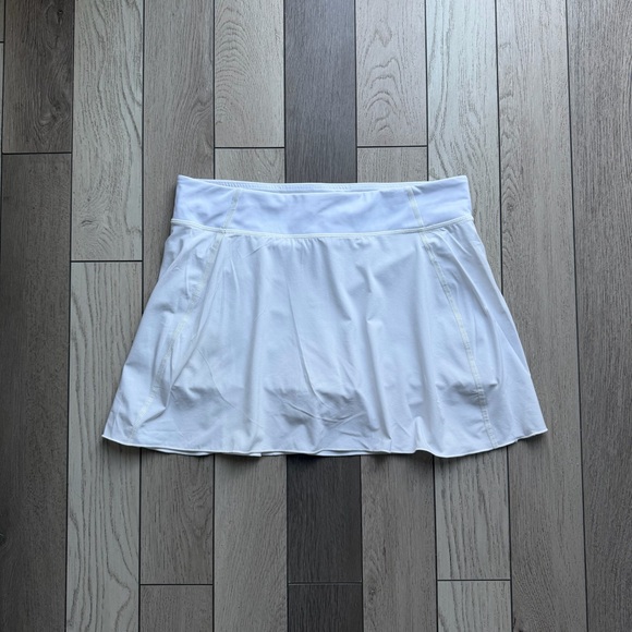 Aritzia TNA White Mini Skirt - Picture 3 of 8